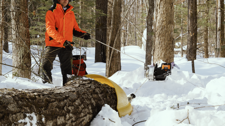 APW6000-1500-kg-battery-powered-winch